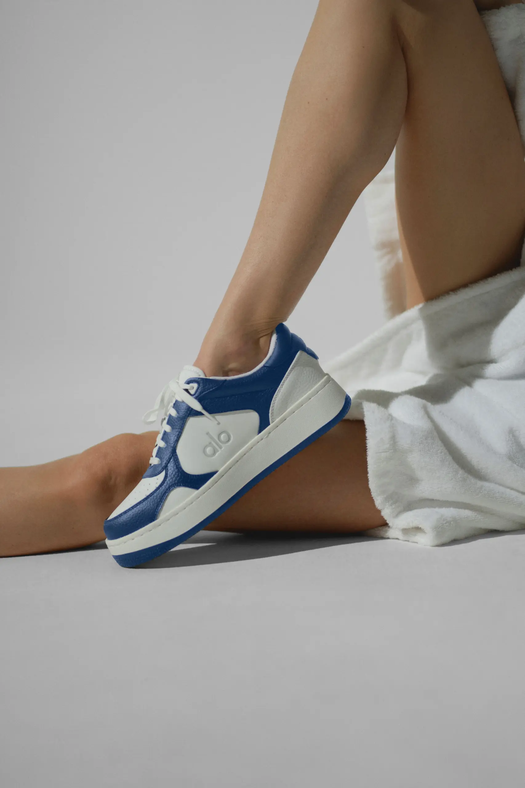 ALO Recovery Mode Sneaker - Navy/White - Image 2