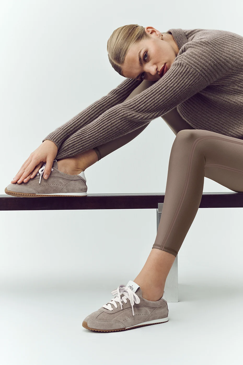 ALO Sunset Sneaker - Alpine Cocoa - Image 2