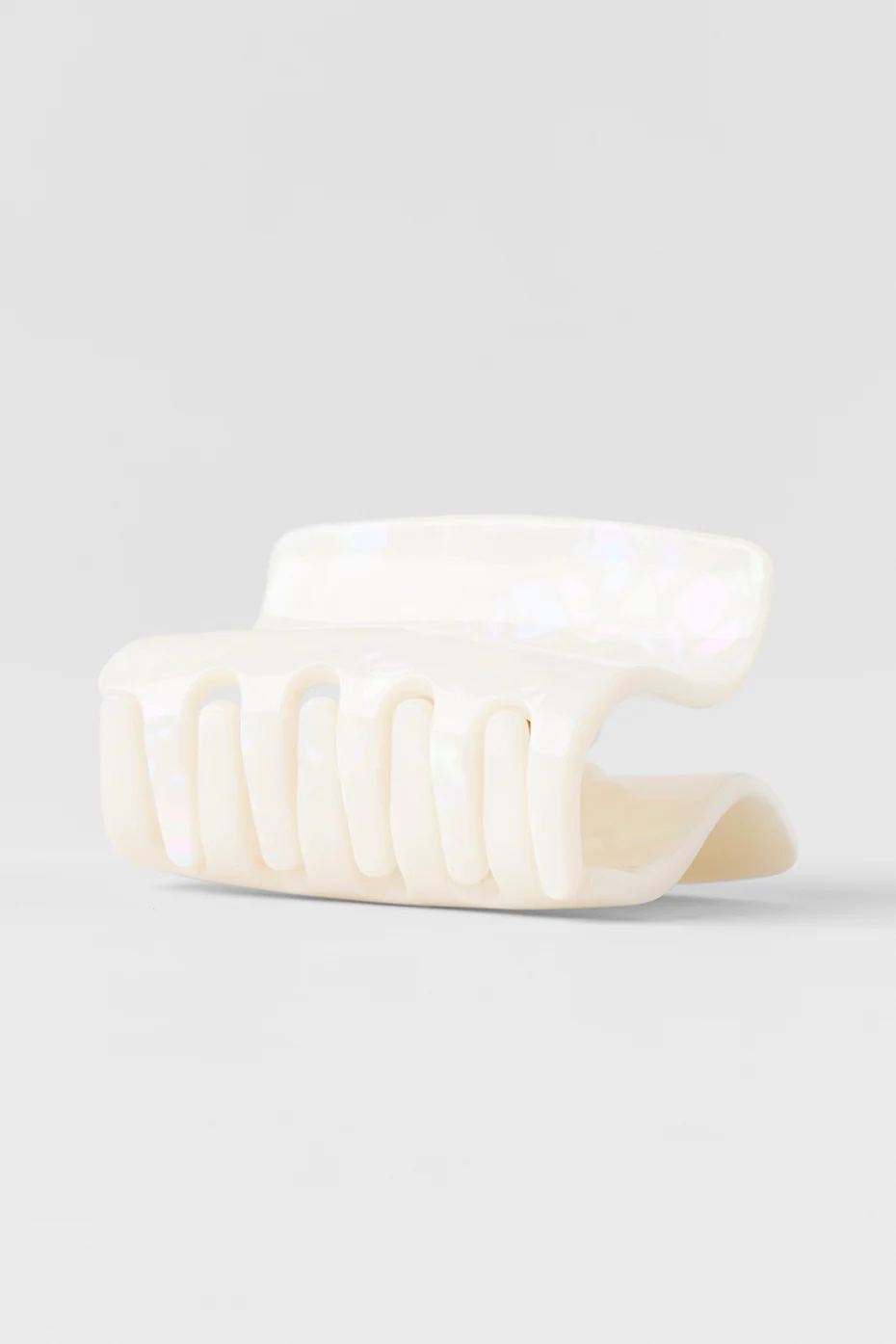 Effortless Claw Clip - White Pearl - Image 4