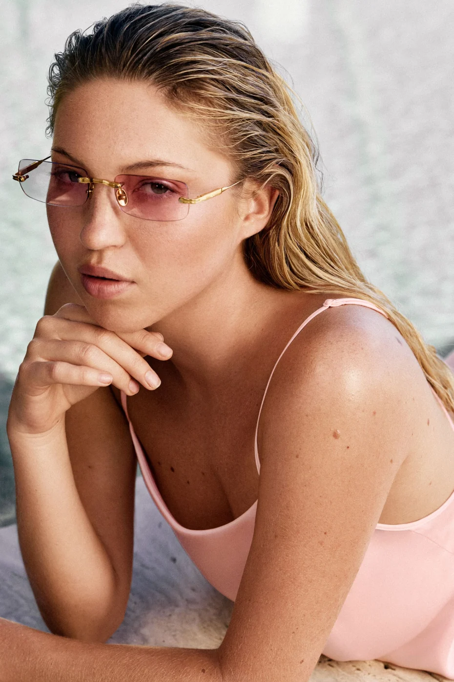 ALO Wire Frame Sunglasses - Gold/Pink Gradient - Image 2