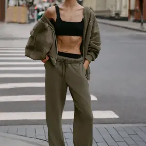 Accolade Straight Leg Sweatpant - Olive Tree