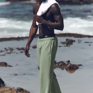 Accolade Straight Leg Sweatpant - Dune Grass