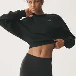 Cropped Accolade Crewneck - Black