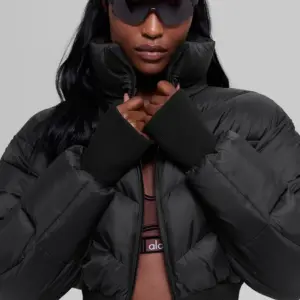 Cropped Atmosphere Puffer - Black