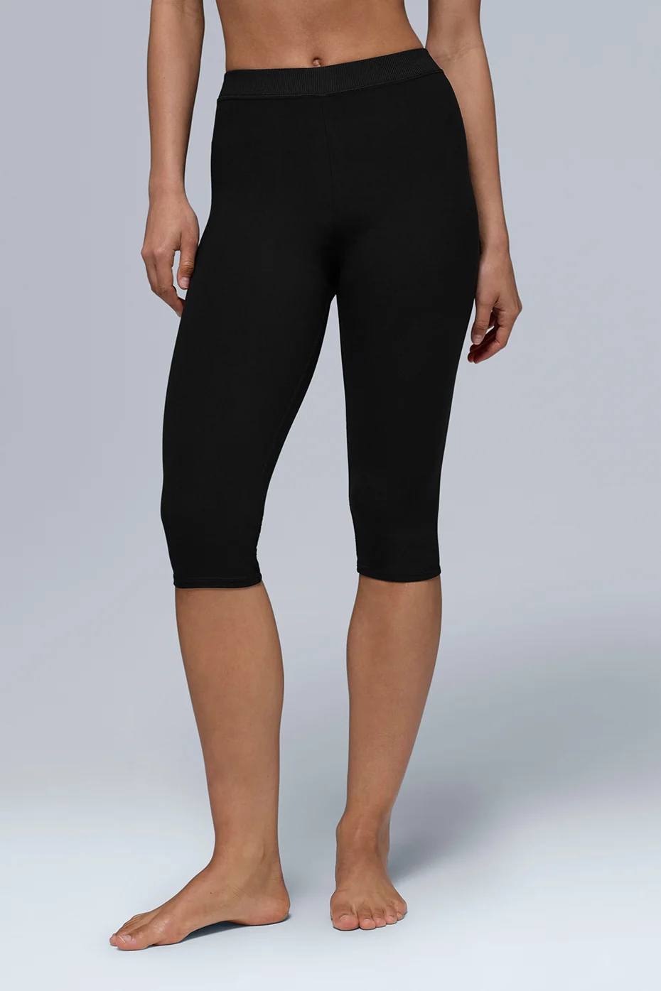 Alosoft High-Waist Iconic 90's Capri - Black - Image 2