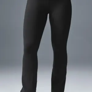 Airbrush High-Waist Bootcut Legging (Regular) - Black