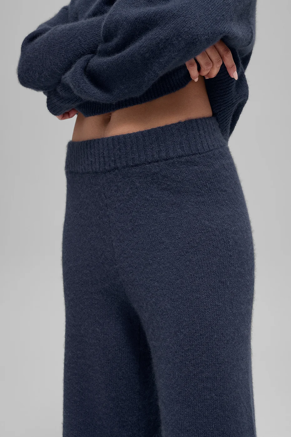 Wool Cashmere High-Waist New Class Wide Leg Pant - Navy - Image 3