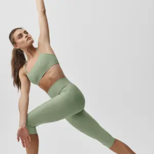 16 High-Waist Airlift Capri - Dune Grass
