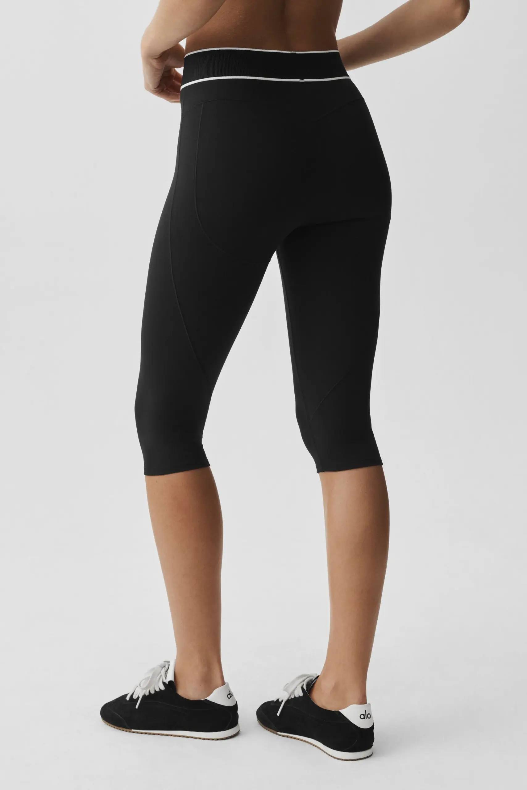 ALO Softsculpt High-Waist Amp It Up Capri - Black - Image 3