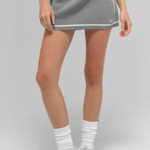 Ribbed Sweater Knit Highline Mini Skirt - Lunar Grey/White